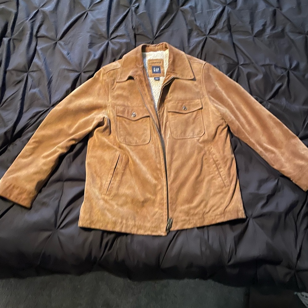 This is a vintage GAP men’s size large coat.